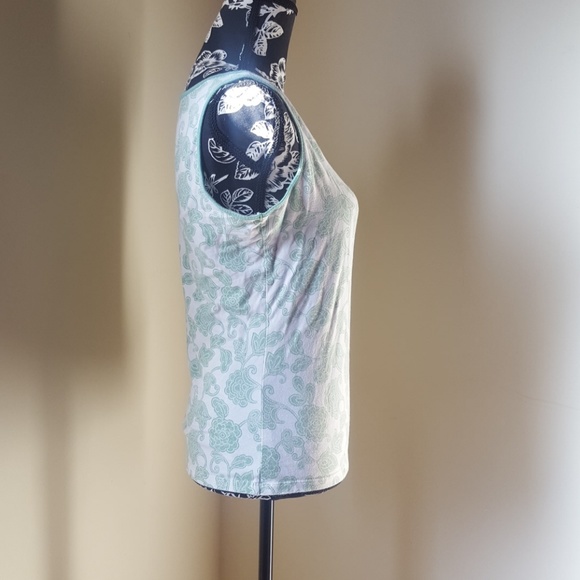 🎁Gap Green and White Floral Tank Top - Picture 2 of 5